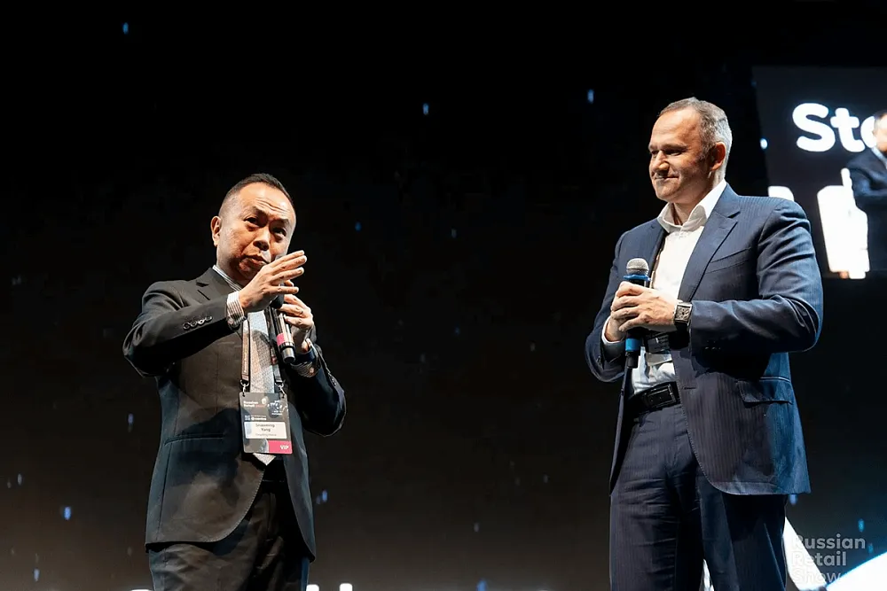 Russian Retail Show стартовал с торжественной церемонии открытия и TED-выступлений лидеров ритейла. Модератором выступил Александр Семенов, CEO «КОРУС Консалтинг».