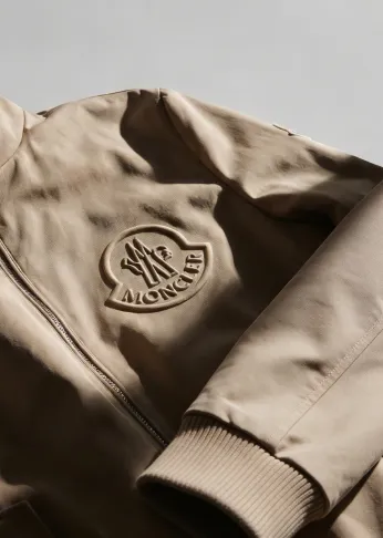 Moncler: Автоматизация маркировки
